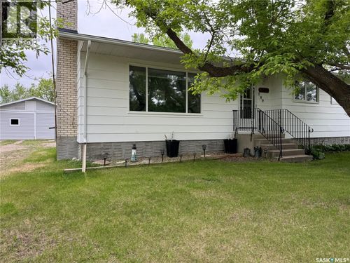 709 Broadway St, Foam Lake, SK, S0A1Y0 | Card Image