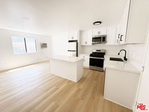 apt-106-5440 Carlton Way, Los Angeles, CA, 90027-4892 | Card Image