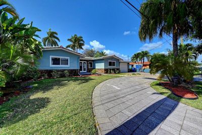 2541 Nw 9 Th Terrace, House other with 4 bedrooms, 2 bathrooms and null parking in Wilton Manors FL | Image 2