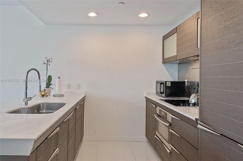 apt-3514-200 Biscayne Boulevard Way, Miami, FL, 33131-2161 | Card Image