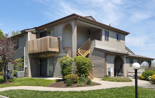 84 Scenic Vw, Yorktown Heights, NY, 10598-5139 | Card Image
