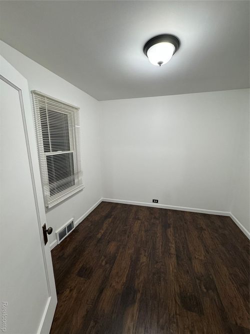 785 Kenilworth Ave, Pontiac, MI, 48340-3101 | Card Image