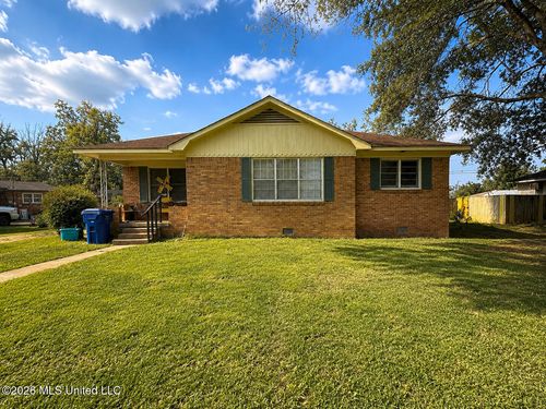103 Park St, Batesville, MS, 38606-1923 | Card Image