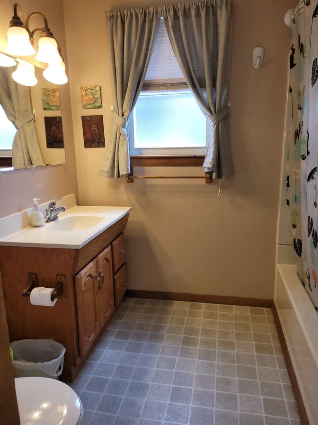 8 Cranbrook Ln, House other with 4 bedrooms, 2 bathrooms and null parking in Dover NH | Image 7