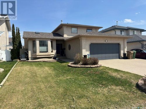 415 Fairway Rd N, Regina, SK, S4Y1A1 | Card Image