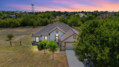 135 Acuna Ct, Del Valle, TX, 78617-5546 | Card Image