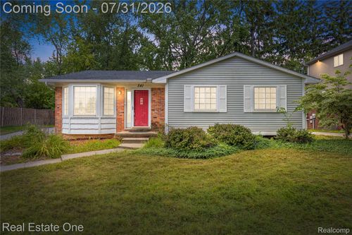 541 Curzon Rd, Rochester Hills, MI, 48307-2417 | Card Image