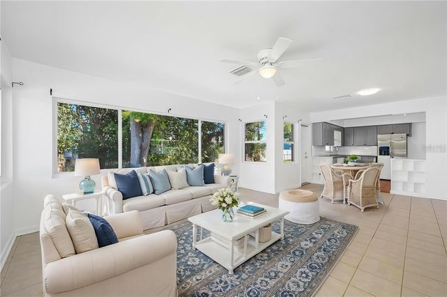 Family Room (Virtually Staged) | Image 16