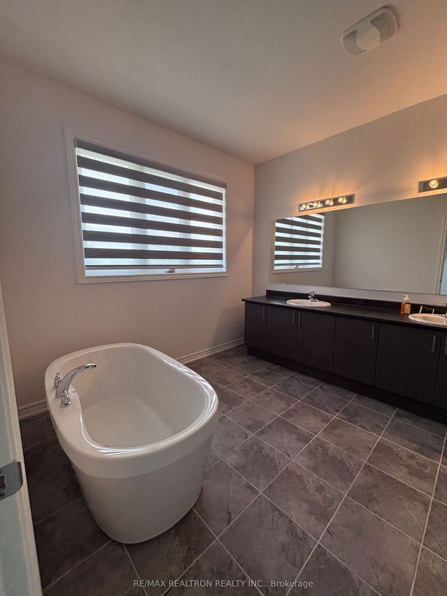 1 Rail Trail Crt, House other with 5 bedrooms, 4 bathrooms and 2 parking in Sutton West ON | Image 9