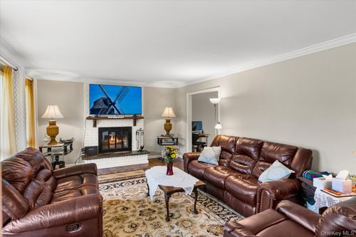 6 George Ct, Miller Place, NY, 11764-1314 | Card Image