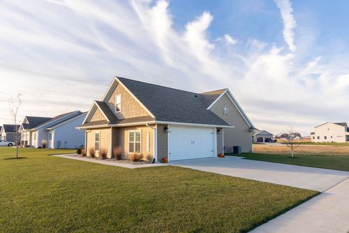 711 W 6th St, Janesville, IA, 50647-1204 | Card Image