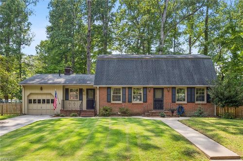 925 Etna Dr, Newport News, VA, 23608-2529 | Card Image