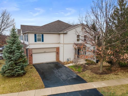 810 Oak Hollow Rd, Crystal Lake, IL, 60014-6242 | Card Image