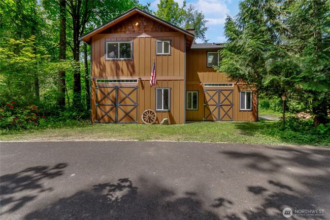 Detached barn with small shop space. 1100 Sq Ft of finished living space upstairs, including a full kitchen and 3/4 bathroom. This building also has new interior and exterior paint, as well as new carpet, and a new deck. | Image 21