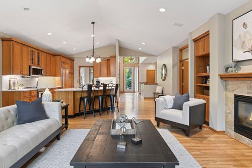 9821 Enclave Dr, Minnetonka, MN, 55305-3121 | Card Image
