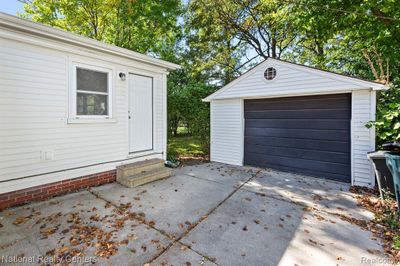 2417 Glenview Avenue, Home with 3 bedrooms, 1 bathrooms and null parking in Royal Oak MI | Image 3