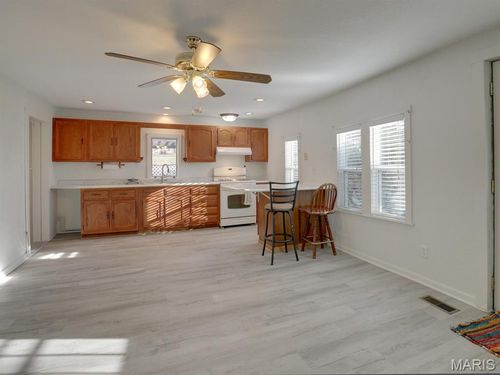 318 W New St, Palmyra, MO, 63461-1017 | Card Image