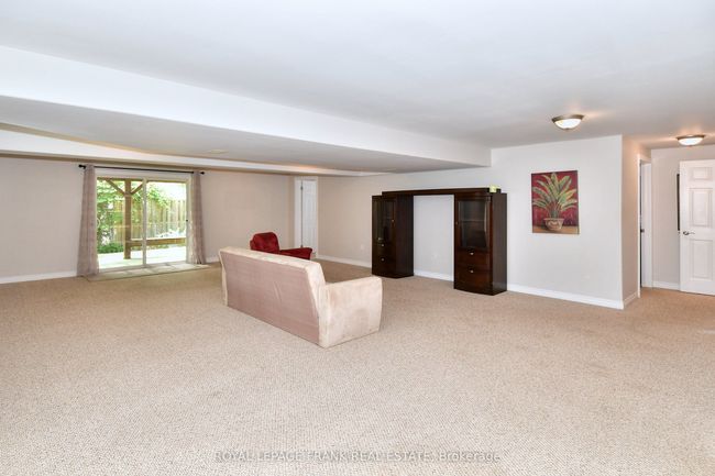 7 Village Cres, Condo with 3 bedrooms, 3 bathrooms and 1 parking in Peterborough ON | Image 21