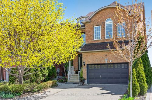 335 Bathurst Glen Dr, Thornhill, ON, L4J9A3 | Card Image