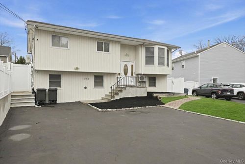 292 Concord St, Dix Hills, NY, 11746-6830 | Card Image