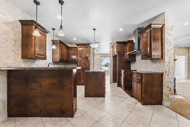 806 Sw 7 Th St, House other with 3 bedrooms, 2 bathrooms and 2 parking in Seminole TX | Image 6