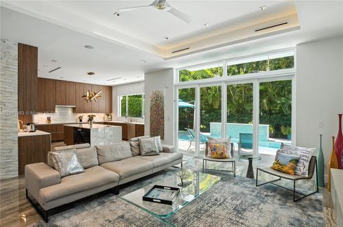4048 Malaga Ave, Miami, FL, 33133-6323 | Card Image