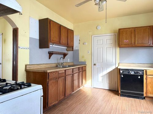 11730 Sobieski St, Hamtramck, MI, 48212-4115 | Card Image