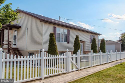 418 W 5th St, Mount Carmel, PA, 17851-1819 | Card Image
