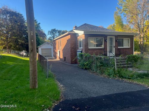 11 Pine St, Delmar, NY, 12054-3407 | Card Image