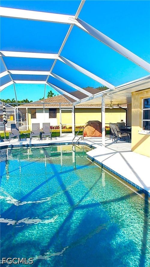 3010 Se 18th Pl, CAPE CORAL, FL, 33904-4011 | Card Image