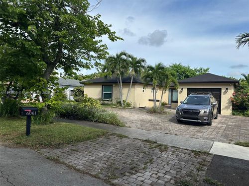 6061 Nw 198th Ter, Hialeah, FL, 33015-4857 | Card Image