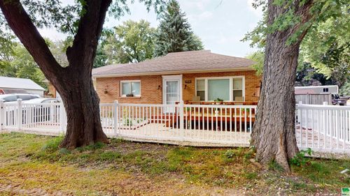 410 W 4th St, Newell, IA, 50568-5049 | Card Image