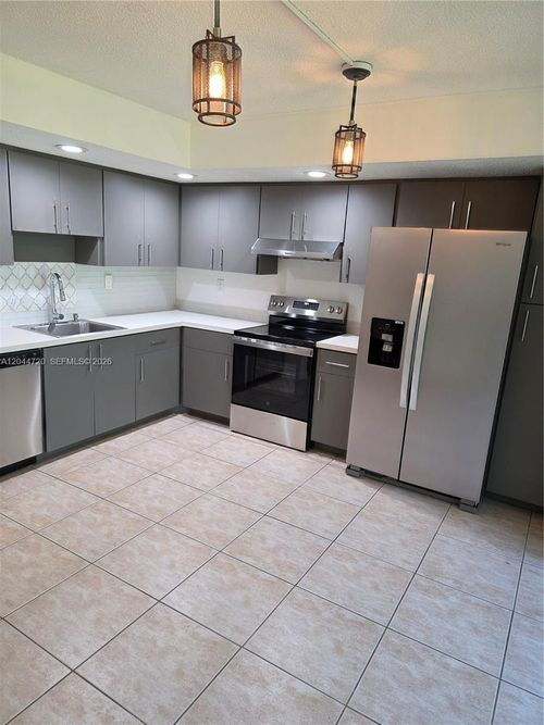 214-8065 Sw 107th Ave, Miami, FL, 33173-4847 | Card Image