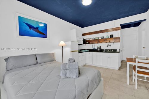 302-255 W 24th St, Miami Beach, FL, 33140-4640 | Card Image