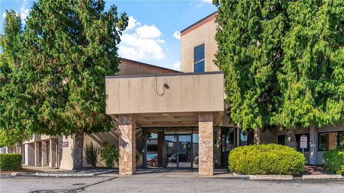203-725 Reservoir Ave, Cranston, RI, 02910-4451 | Card Image