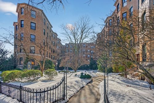 29-118 Riverway, Boston, MA, 02215 | Card Image