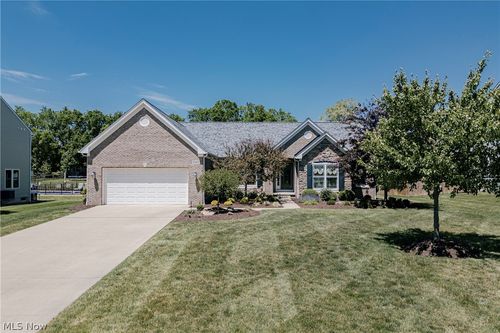 5423 Charleston Dr, Valley City, OH, 44280-9102 | Card Image