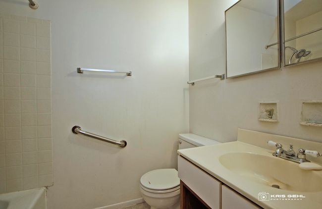 36463 N Streamwood Dr, House other with 3 bedrooms, 2 bathrooms and 2 parking in Gurnee IL | Image 8