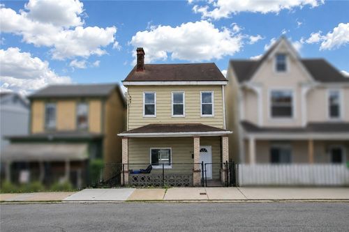 826 Eureka St, Pittsburgh, PA, 15210-1028 | Card Image