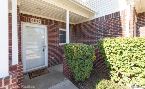 5577 Twin Oaks Dr, Sterling Heights, MI, 48314-3156 | Card Image
