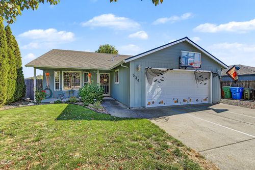 534 Westminster Dr, Eagle Point, OR, 97524-9437 | Card Image