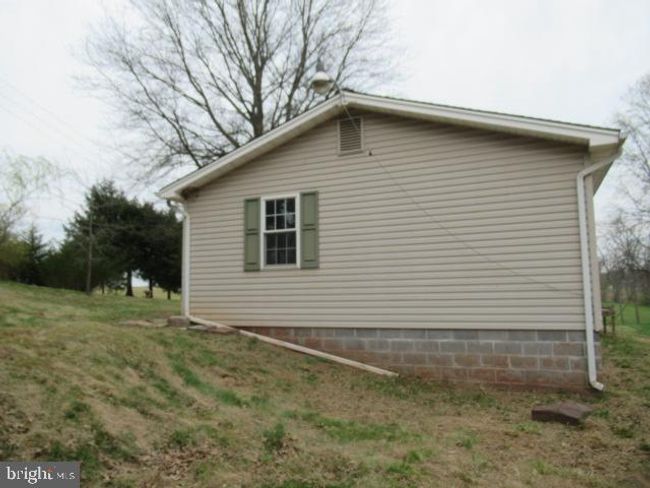 140 Mount Top Rd, House other with 2 bedrooms, 2 bathrooms and null parking in DILLSBURG PA | Image 4