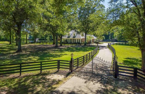 19919 Tucker Rd, Zachary, LA, 70791-7536 | Card Image