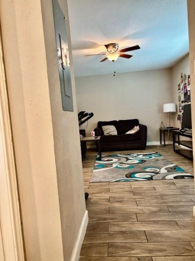 APT-1016 - 6200 W Tidwell Rd, Townhouse with 2 bedrooms, 1 bathrooms and null parking in Houston TX | Image 5
