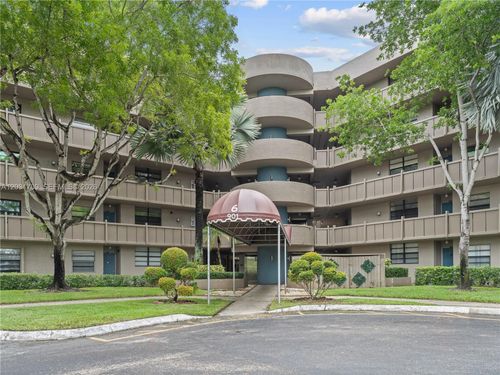 112-901 Colony Point Cir, Pembroke Pines, FL, 33026-2909 | Card Image