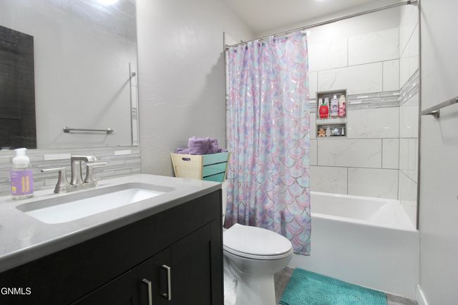 3rd bedroom's primary bathroom | Image 27