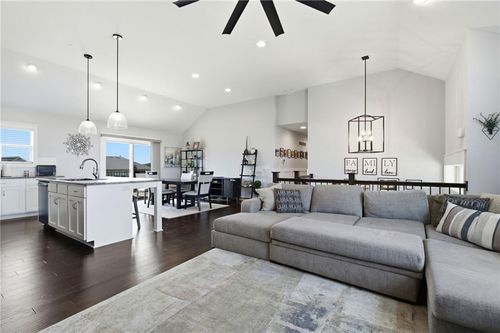 16029 Craig St, Basehor, KS, 66007-7706 | Card Image