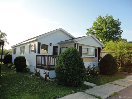 68 Oneida, Adrian, MI, 49221-4260 | Card Image