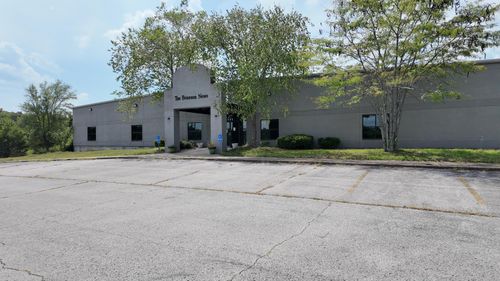 200 Industrial Park Dr, Hollister, MO, 65672-5327 | Card Image