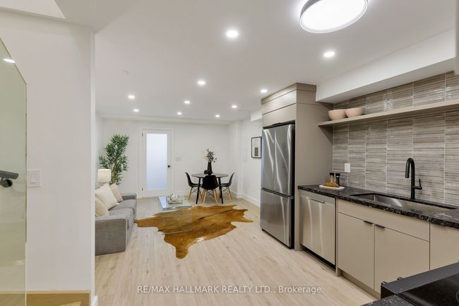 108 Crawford St, House attached with 6 bedrooms, 5 bathrooms and 3 parking in Toronto ON | Image 31